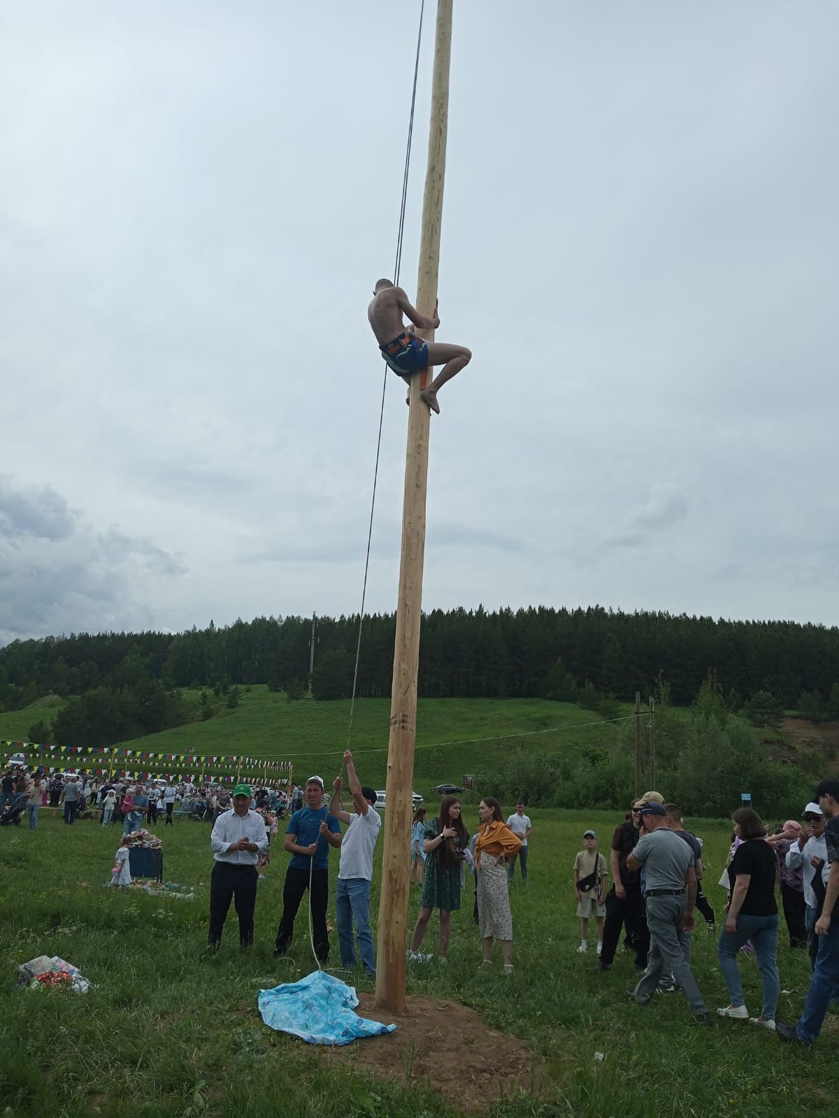 Юлбат авылы Сабантуенда халык уйнап, күңел ачты