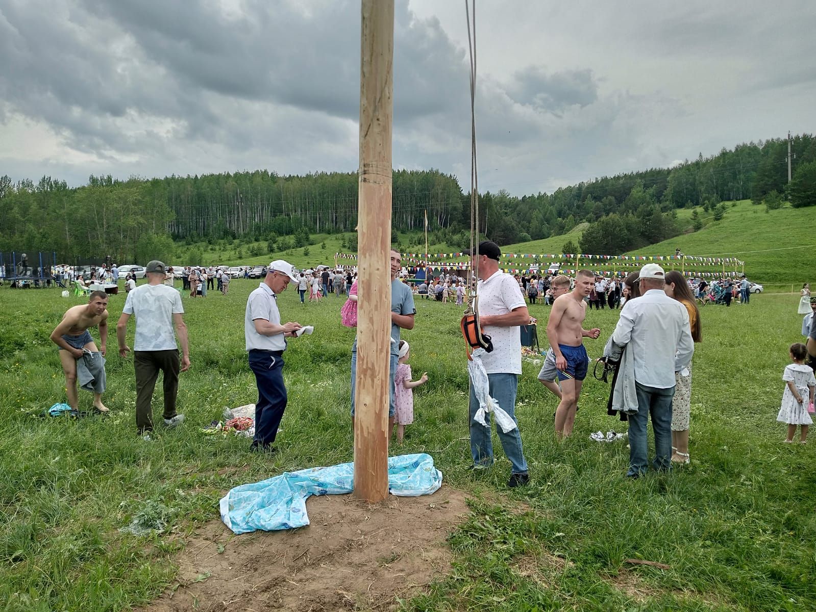 Юлбат авылы Сабантуенда халык уйнап, күңел ачты