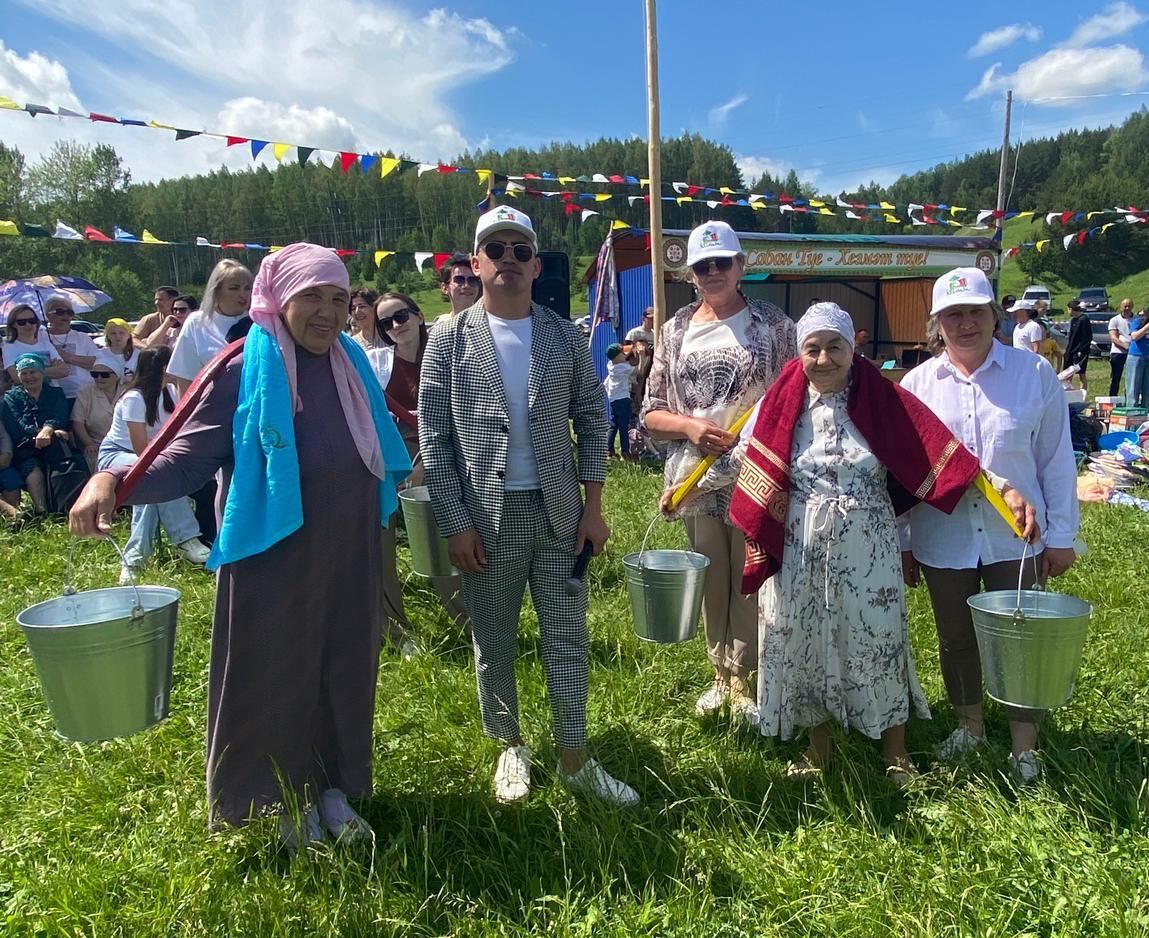 Юлбат авылы Сабантуенда халык уйнап, күңел ачты