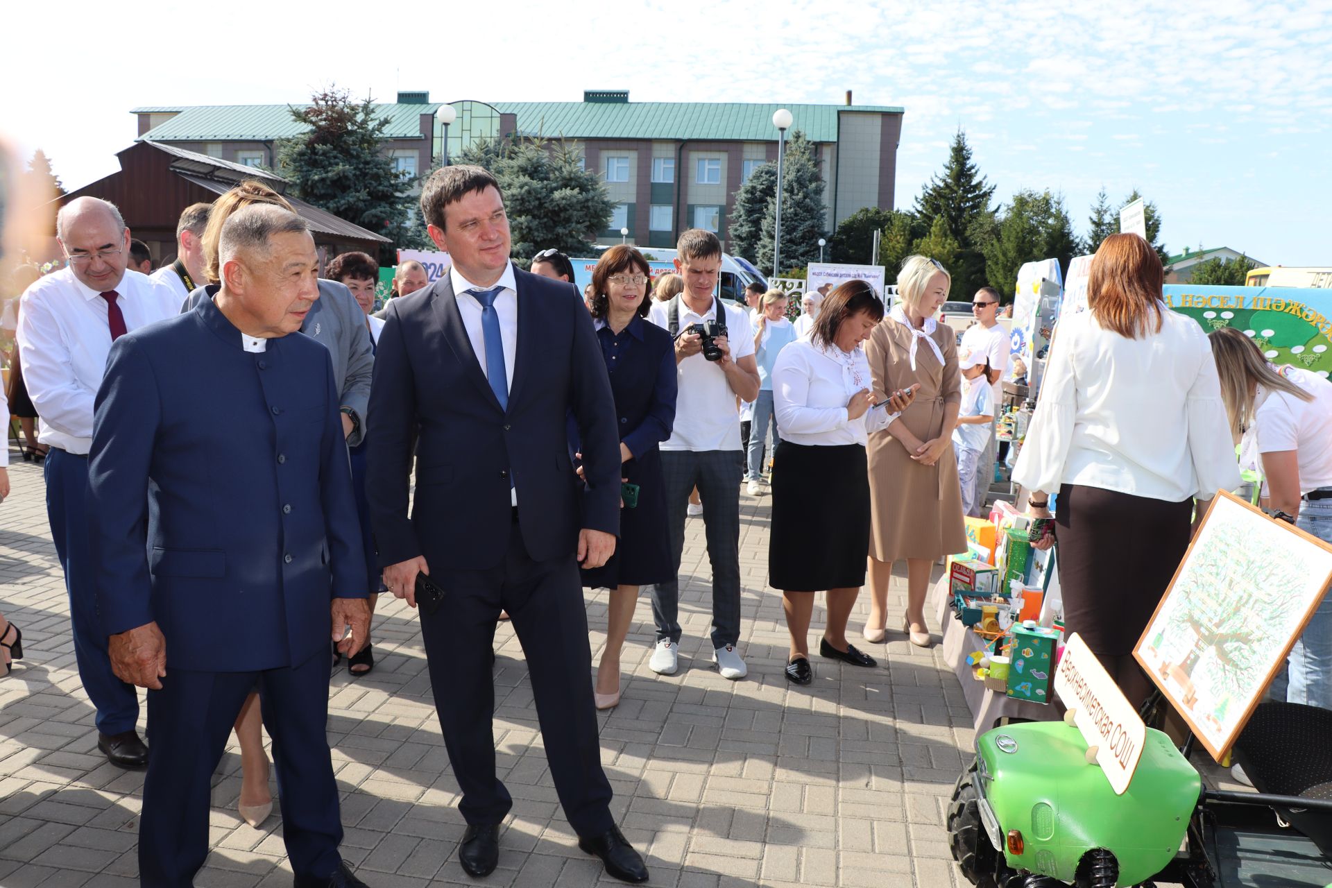 Сабада “Мәктәпкә җыенырга булыш!”  акциясе узды (фоторепортаж)