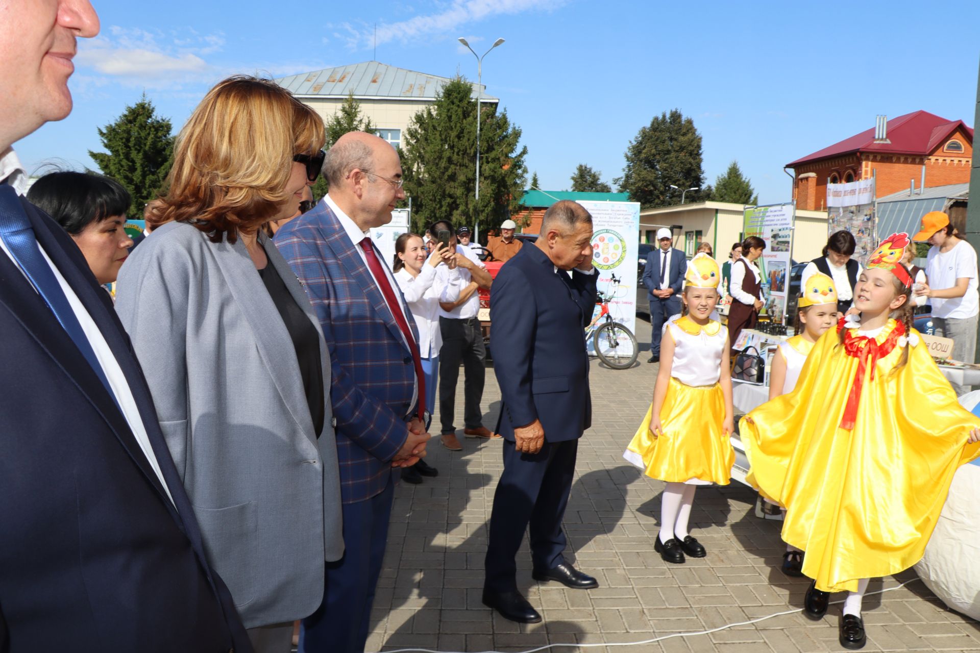 Сабада “Мәктәпкә җыенырга булыш!”  акциясе узды (фоторепортаж)