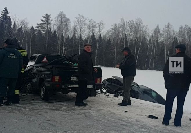 Видео: Балтач районында ике җиңел машина бәрелешкән