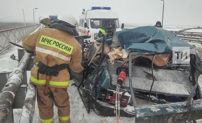 Фото: Татарстанда йөк машинасы катнашындагы авариядә бер кеше һәлак булган