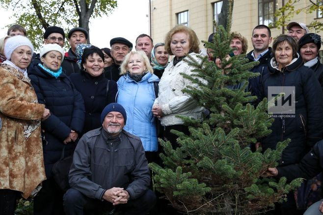 Филармония бакчасында Хәмдүнә Тимергалиева чыршысы барлыкка килде