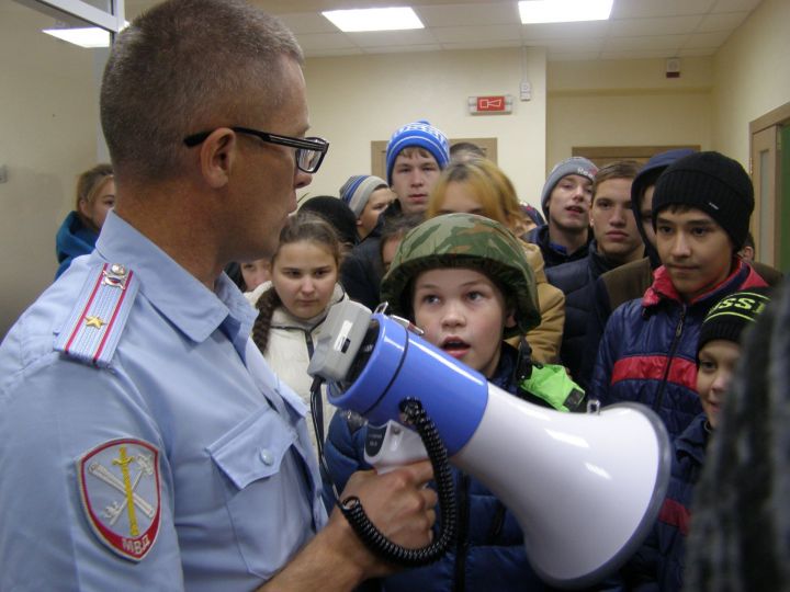 Полицейский  булып тумыйлар...