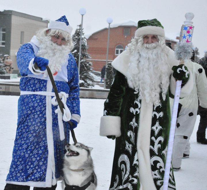 Кыш бабайлар, Кар кызлары Яңа ел парадына әзерләнә