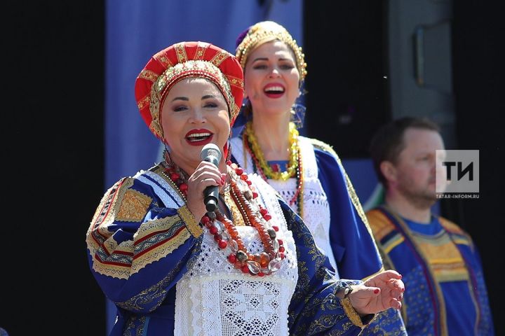 Надежда Бабкина “Каравон”да: Бу бәйрәмдә безнең зур илебез чагылыш таба