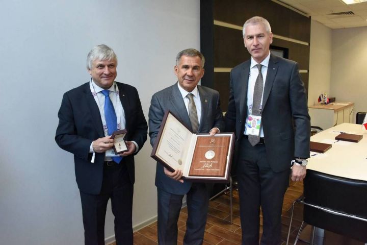 FISU Рөстәм Миңнехановны Жан Птижан медале белән бүләкләде