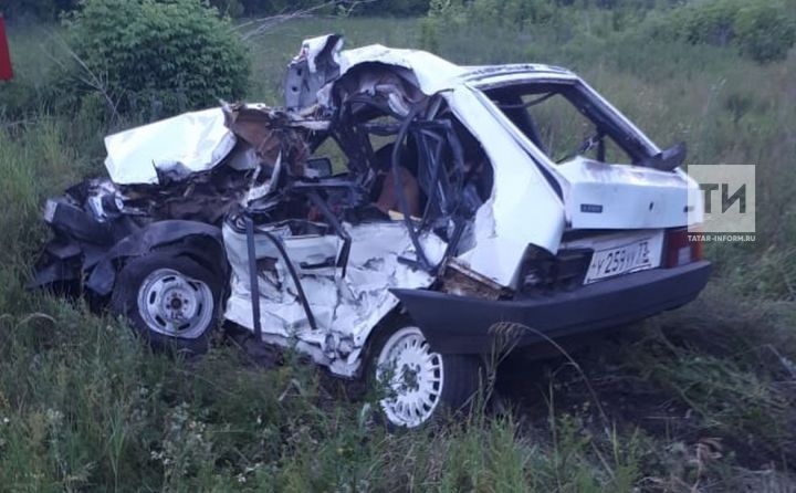 Татарстанда җиңел машина поездга бәрелеп, дүрт кеше һәлак