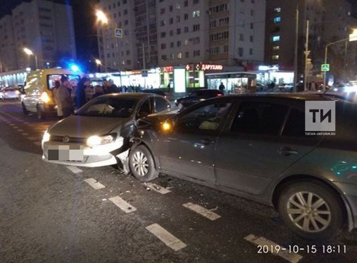 Казан үзәгендә чит ил машиналары катнашындагы авариядә ике кеше зыян күргән