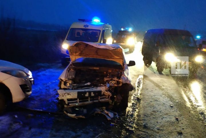 Татарстан юлындагы авариядә ике яшьлек бала һәм 19 яшьлек кыз зыян күргән