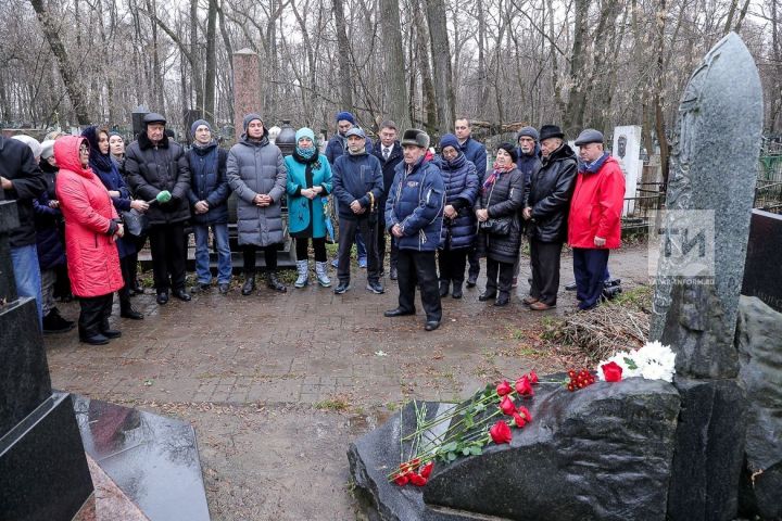 Камал театры артистлары Марсель Сәлимҗанов рухына дога кылды