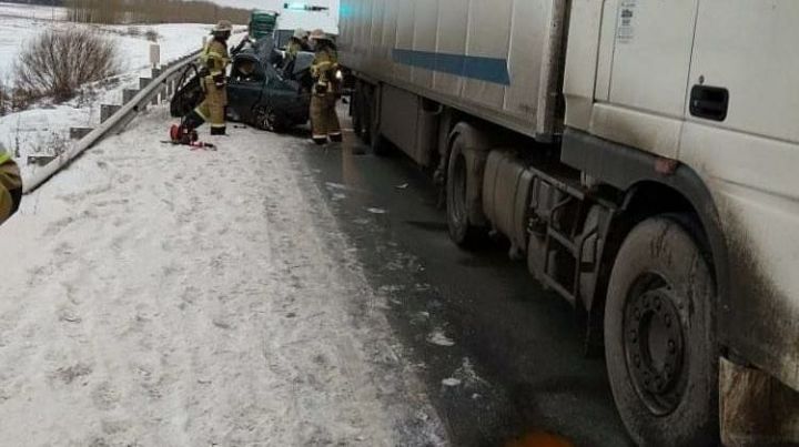 Татарстанда юл-транспорт һәлакәтендә хатын-кыз һәм бала һәлак булган