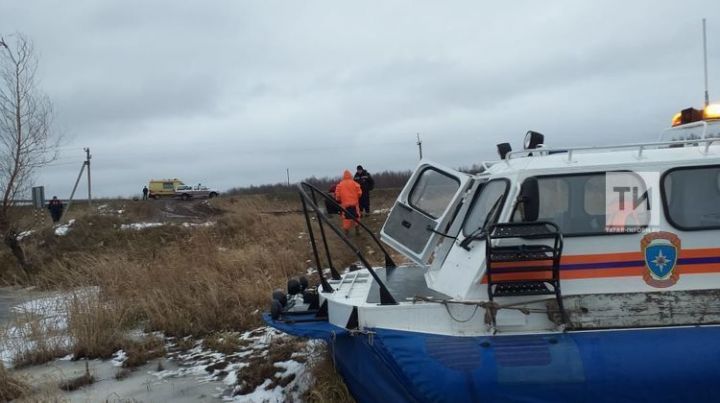 Татарстанның Алексеевск районында боз астына төшеп киткән балыкчыларны коткарганнар