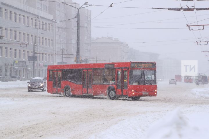 Казанда юлда яткан ир-атны автобус таптап узган