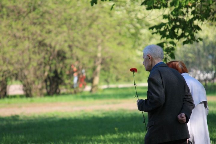 Россиядә сугыш ветераннарына пенсияне арттыру турындагы законны хупладылар