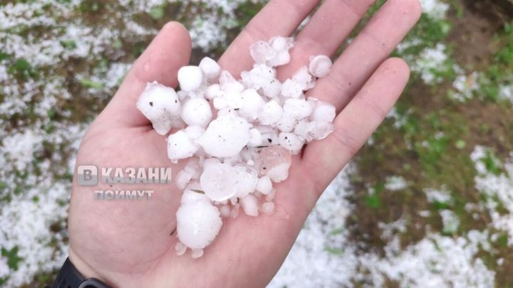 Шаһитлар Авиатөзелеш районында һәм Казан янында боз явуын видеога төшергән