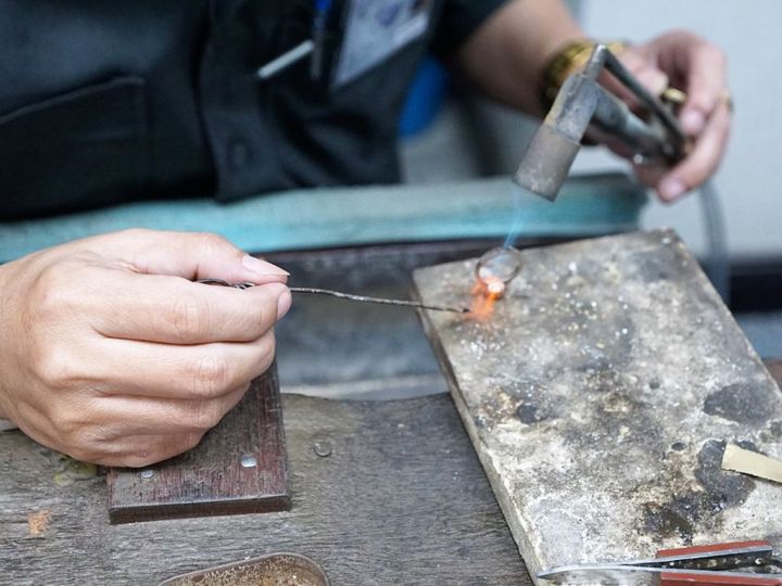 "Соңыннан барыбыз да миллионерга әйләндек". Акча арттырып кына тормыш яхшырырмы?