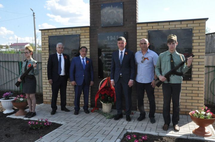 Туктар авылында сугыш һәм тыл ветераннарына һәйкәл-обелиск ачу тантанасы