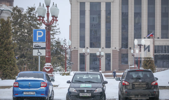 Казанда муниципаль парковкалар 10 гыйнварга кадәр бушлай эшли