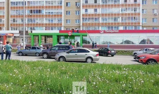 Чаллыда 14 яшьлек кыз җиденче каттагы тәрәзәдән егылып төшеп үлгән