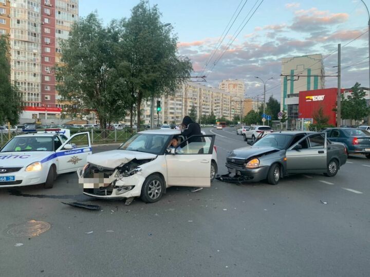 Казанда ике җиңел машина катнашындагы авариядә 16 яшьлек кыз зыян күргән