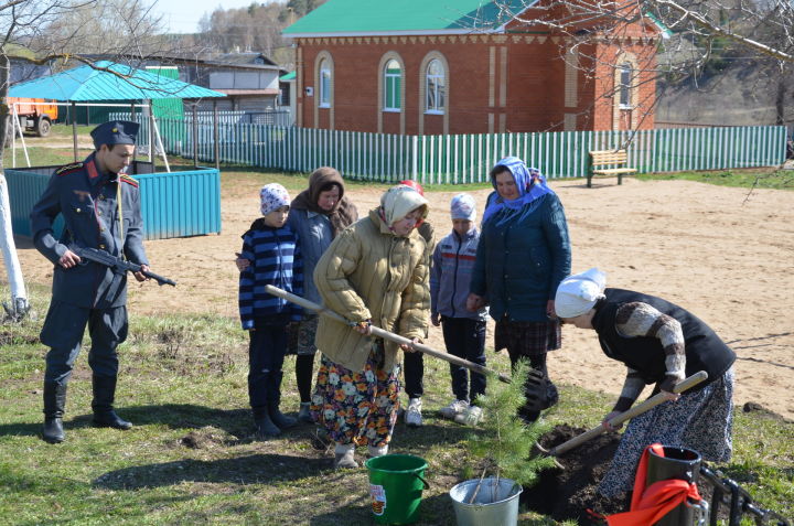 Пүкәлдә ачылган һәйкәлдә яу  карында  ятып  калган 39 сугышчының исеме  мәңгеләштерелгән