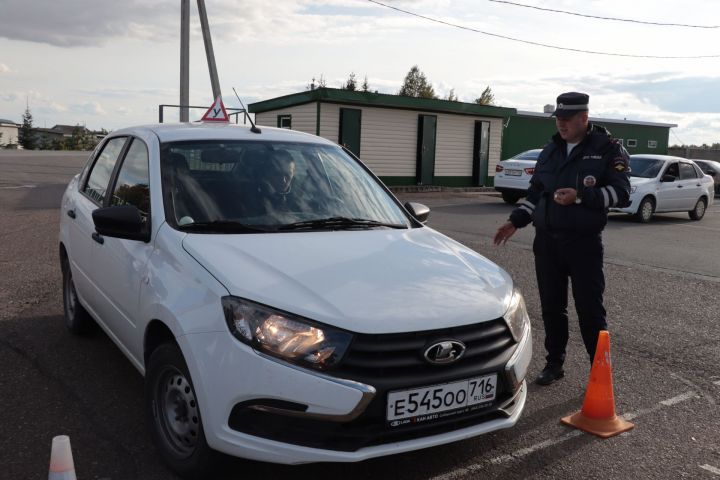 Көллият  студентлары – “Автосессия”дә