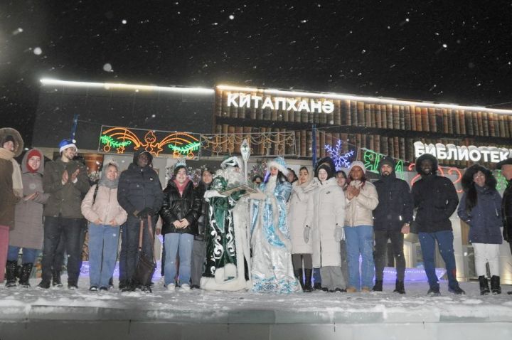 Байлар Сабасында  Үзәк  чыршы  ачылышы һәм парадка  йомгак