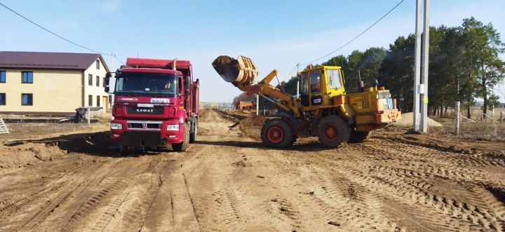 Сабада күпбалалы гаиләләргә йорт төзергә бирелгән урамнарга асфальт салына башлады