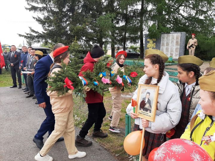 Эзмә күгенә тынычлык символы-шарлар очырдылар