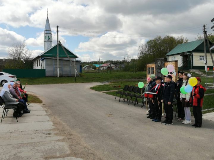 Керәнне авылында Бөек Ватан сугышы каһарманнары истәлегенә обелиск ачылды