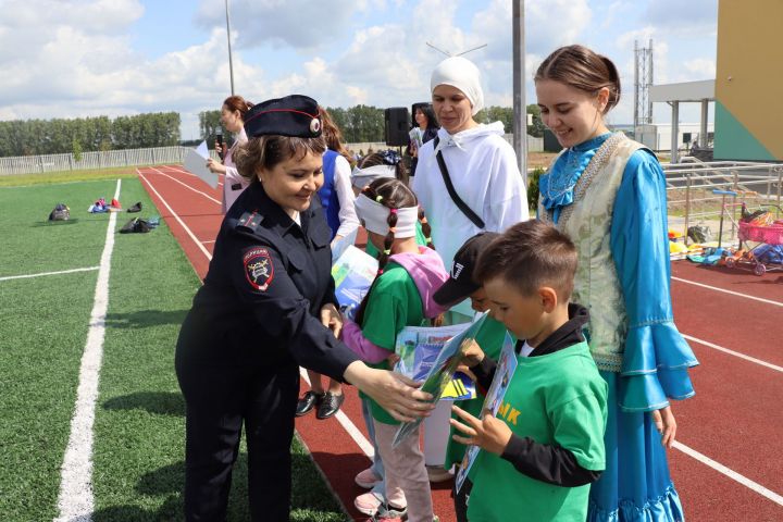 Сабада балалар бакчасында тәрбияләнүче  нәни райондашларыбыз өчен бәйрәм чарасы узды [ фоторепортаж]