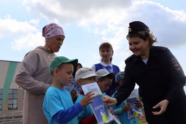 Сабада балалар бакчасында тәрбияләнүче  нәни райондашларыбыз өчен бәйрәм чарасы узды [ фоторепортаж]