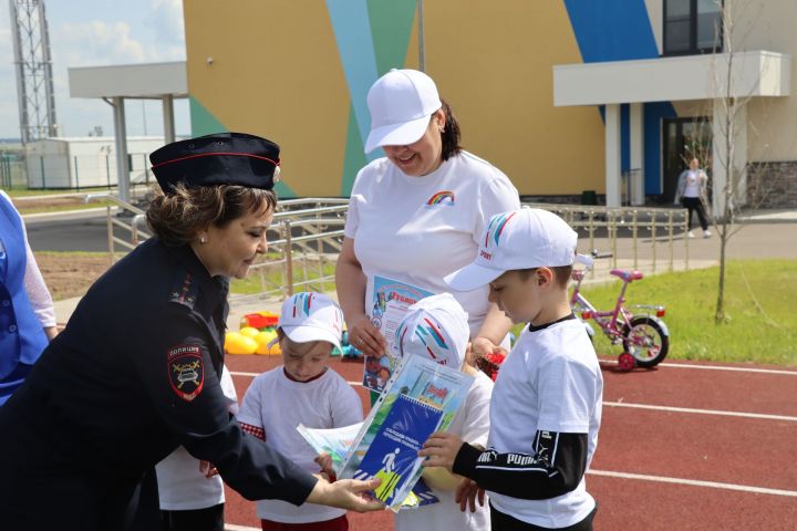 Сабада балалар бакчасында тәрбияләнүче  нәни райондашларыбыз өчен бәйрәм чарасы узды [ фоторепортаж]