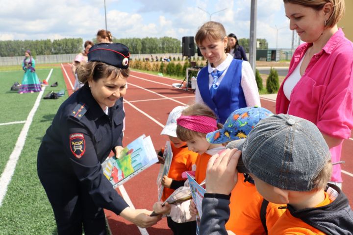 Сабада балалар бакчасында тәрбияләнүче  нәни райондашларыбыз өчен бәйрәм чарасы узды [ фоторепортаж]