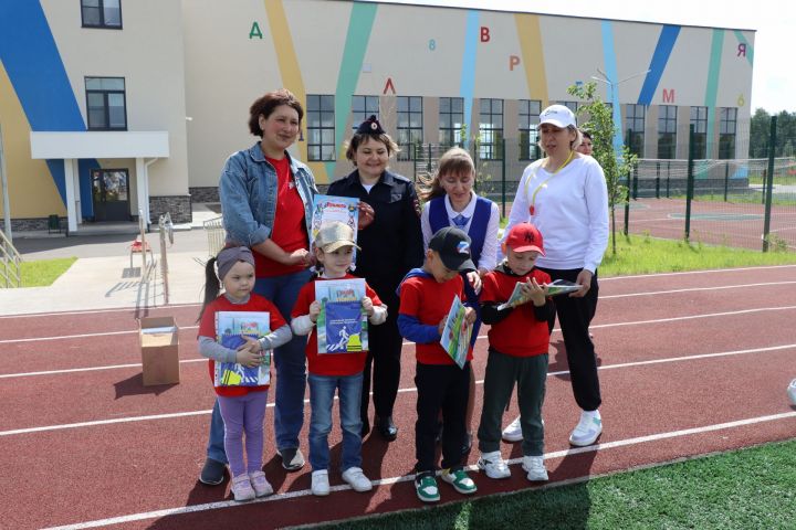 Сабада балалар бакчасында тәрбияләнүче  нәни райондашларыбыз өчен бәйрәм чарасы узды [ фоторепортаж]