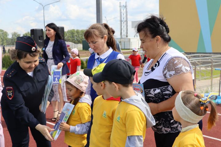 Сабада балалар бакчасында тәрбияләнүче  нәни райондашларыбыз өчен бәйрәм чарасы узды [ фоторепортаж]