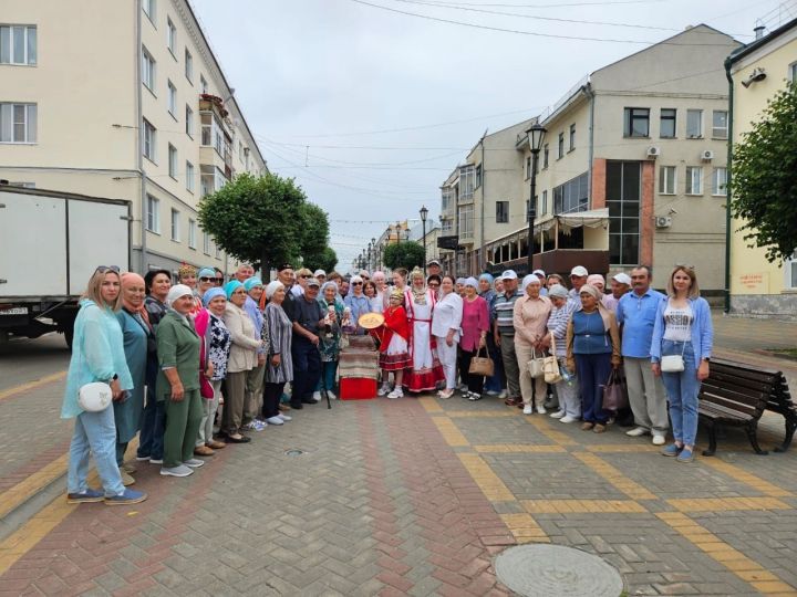 Район үзәк китапханәсе каршында эшләп килүче  клуб берләшмәләре әгъзалары Чабаксар шәһәренә бардылар