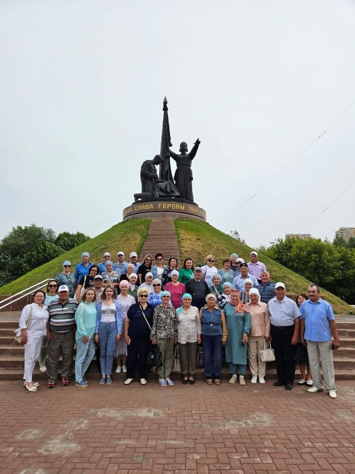 Район үзәк китапханәсе каршында эшләп килүче  клуб берләшмәләре әгъзалары Чабаксар шәһәренә бардылар