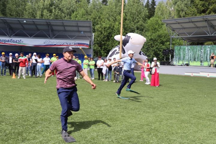 Сабада терлекчелек продукциясе җитештерүне арттыруга өлеш кертүчеләрне хөрмәтләделәр