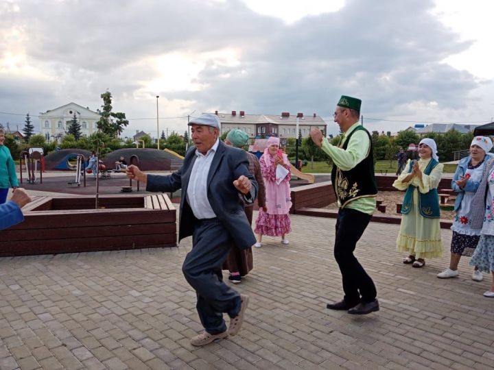 Эзмә авыл җирлеге мәдәният хезмәткәрләре Сабаның «Олимп» паркында  кичке уеннар оештырдылар