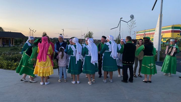 Шимбә кичендә Сабаның «Гаилә паркы»нда Олы Кибәче авыл җирлеге үзешчәннәре кичке уен оештырды