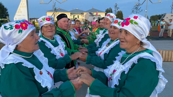 Шимбә кичендә Сабаның «Гаилә паркы»нда Олы Кибәче авыл җирлеге үзешчәннәре кичке уен оештырды