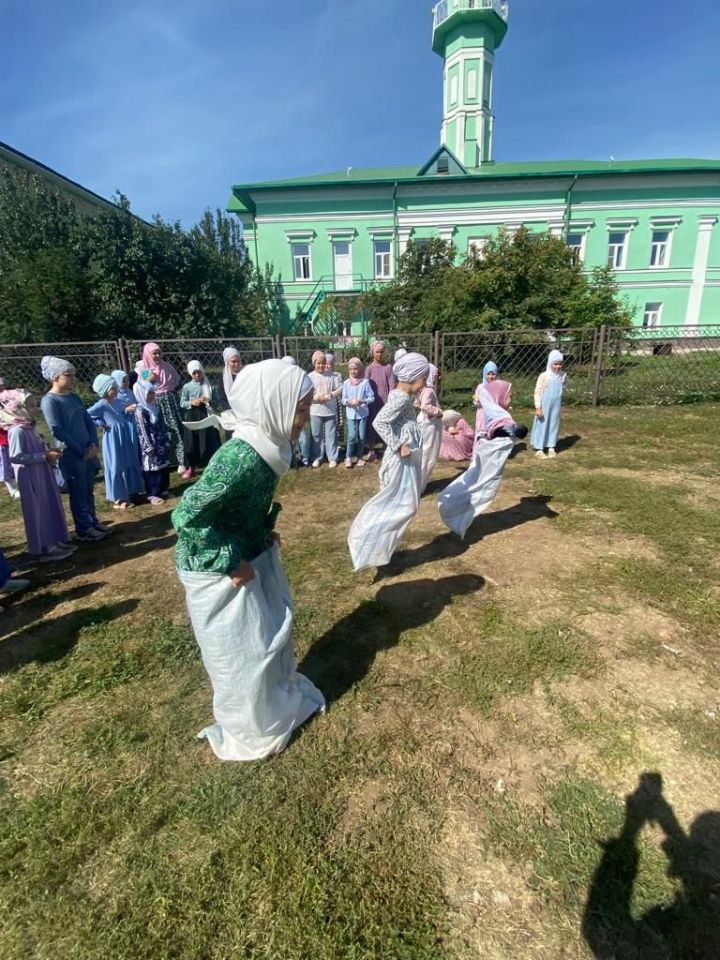 Саба мәчетендә оештырылган әдәп-әхлак дәресләрендә 100ләп бала шөгыльләнде