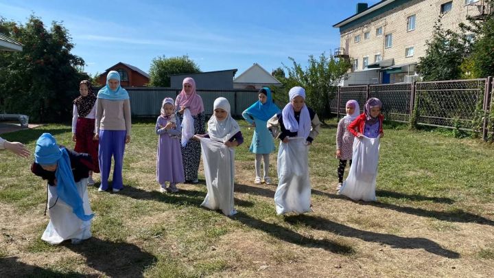 Саба мәчетендә оештырылган әдәп-әхлак дәресләрендә 100ләп бала шөгыльләнде