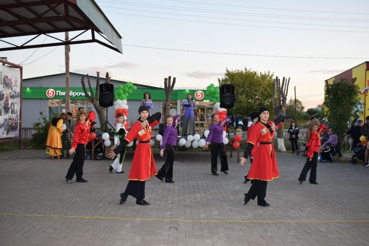 Шәмәрдәндә Республика көне уңаеннан »«Мин яратам сине, Татарстан!» дип исемләнгән зур бәйрәм концерты узды