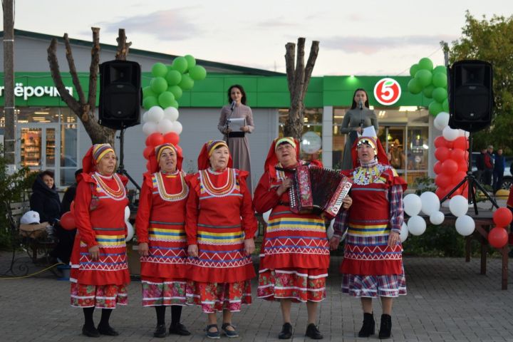 Шәмәрдәндә Республика көне уңаеннан »«Мин яратам сине, Татарстан!» дип исемләнгән зур бәйрәм концерты узды