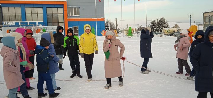 Бүген Сабаның Үзәк чыршысы янында  «Күңелле стартлар» спорт уены узды