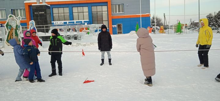 Бүген Сабаның Үзәк чыршысы янында  «Күңелле стартлар» спорт уены узды